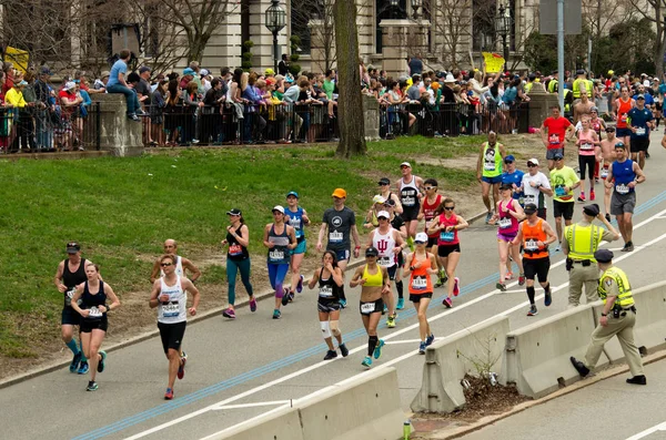 在波士顿马拉松赛上年度 — 图库照片