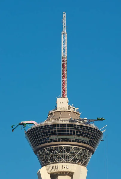 Fahrgeschäfte auf dem Dach des Stratosphärenhotels — Stockfoto