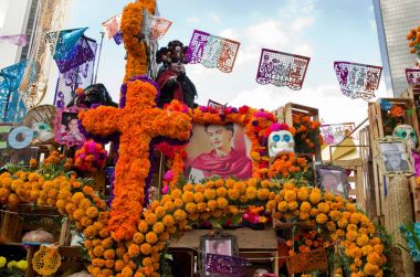 Mexico City'de ölü geçit töreni günü.