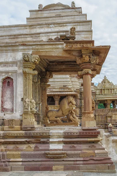 Reliéf v hinduistickém chrámu v Khajuraho — Stock fotografie