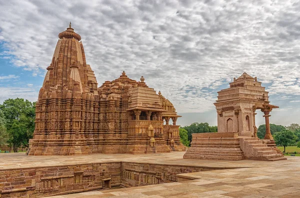 Reliéf v hinduistickém chrámu v Khajuraho — Stock fotografie