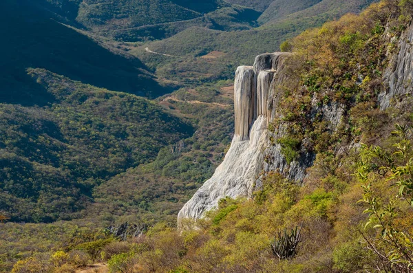 Megkövesedett vízesések, Hierve El Agua — Stock Fotó