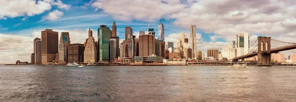 Stadsgezicht en Brooklyn Bridge — Stockfoto