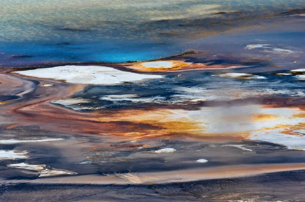 Фарфоровый бассейн Йеллоустонского парка — стоковое фото