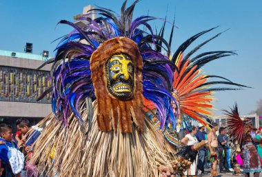 Mexico City, Mexico - 12 Aralık 2016: Guadalupe Bakiresi Günü 'nün kutlanması, Guadalupe Hanımefendisi Bazilikası' nın meydanında onun onuruna bir ayin düzenlendi.