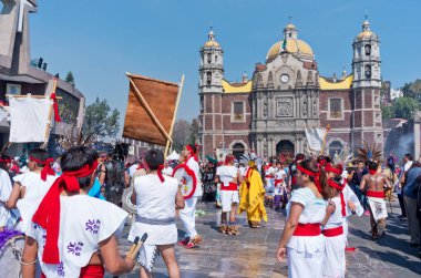 Mexico City, Mexico - 12 Aralık 2016: Guadalupe Bakiresi Günü 'nün kutlanması, Guadalupe Hanımefendisi Bazilikası' nın meydanında onun onuruna bir ayin düzenlendi.
