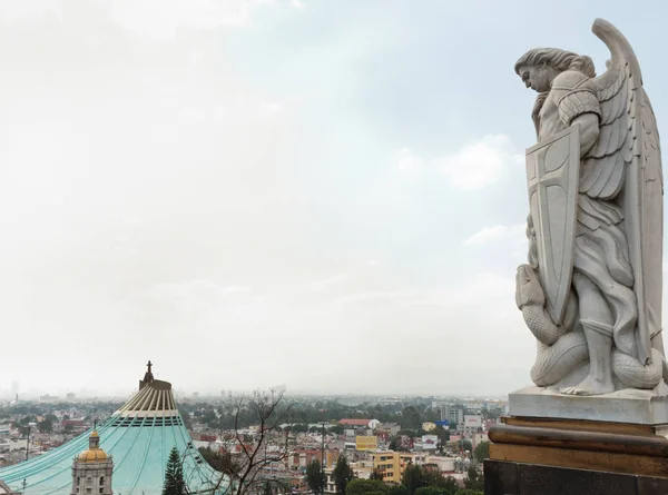 Mexiko Stadt Mexiko November 2016 Statue Des Erzengels Michael Steht — Stockfoto