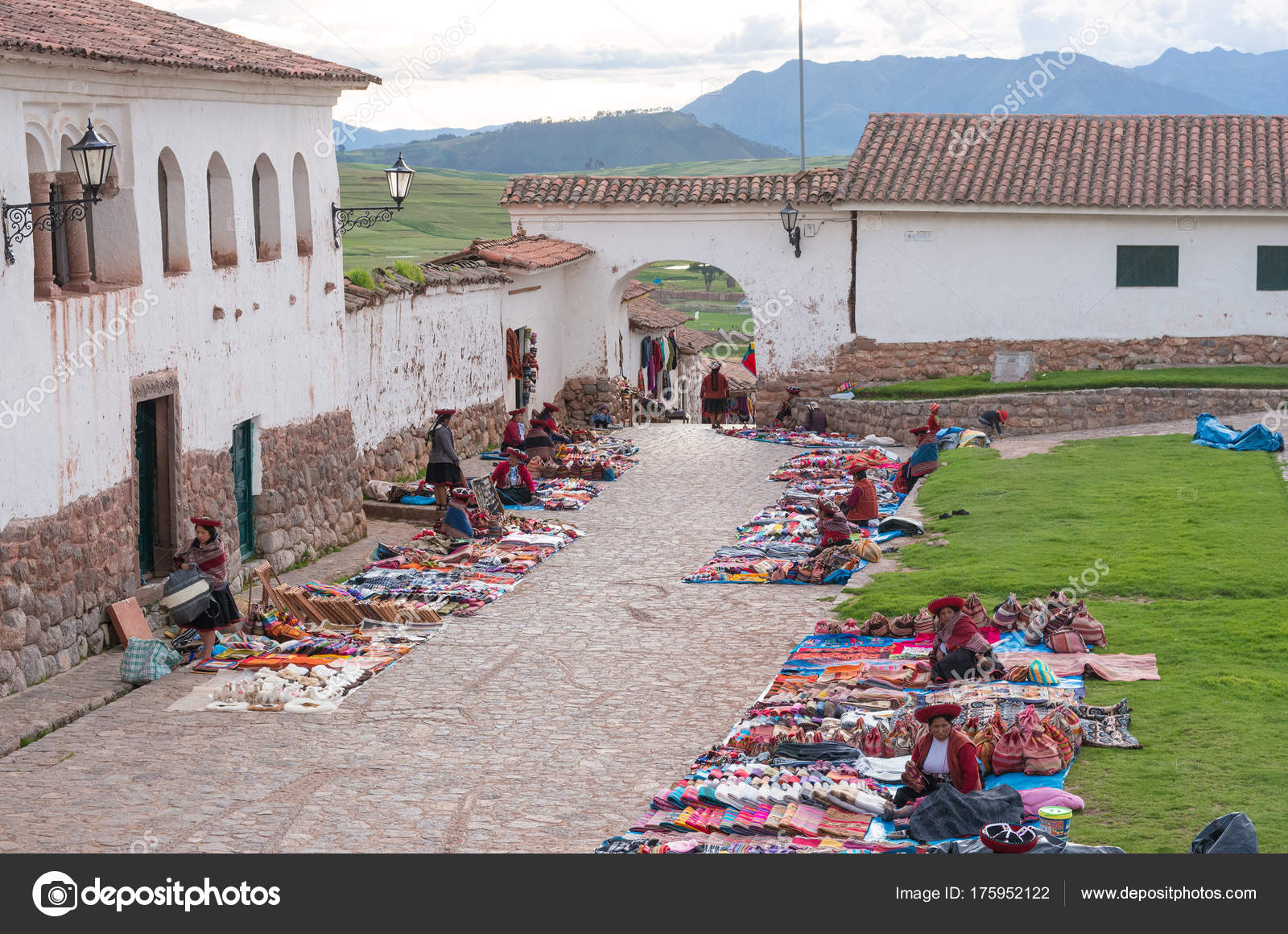 Chinchero Peru March 2015 Local Market Chinchero Peru Stock Editorial