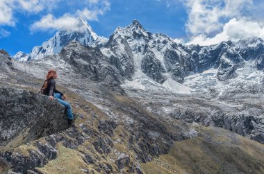 Dağlarda trekking. Manzara Santa Cruz Trek, Cordillera Blanca, Peru