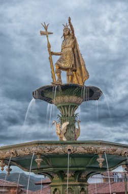 Inca çeşme üzerinde Plaza de Armas: Cusco, Peru