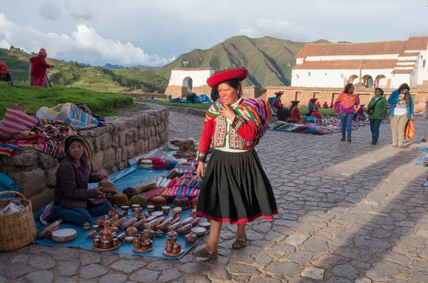 Chinchero Peru Maart 2015 Peruaanse Vrouwen Gekleed Traditionele Kleding Aan — Stockfoto