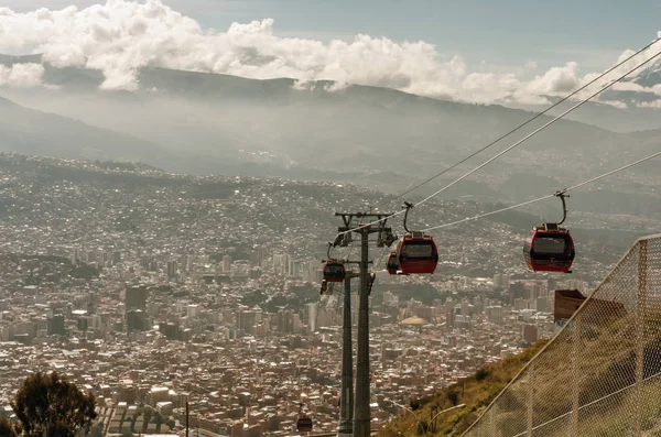 Paz Bolivia Apr 2015 Linbanor Bära Passagerare Paz Antenn Kabel — Stockfoto