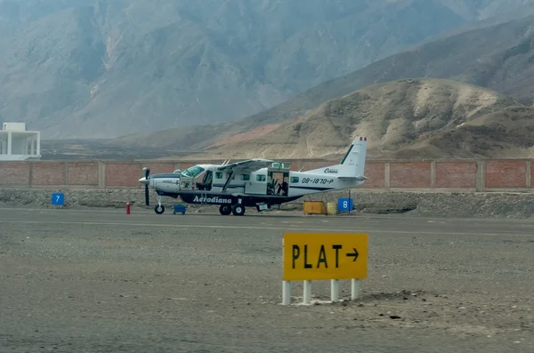 Nazca Peru April 2015 Turist Lätta Flygplan Flygplatsen Nazca Peru — Stockfoto