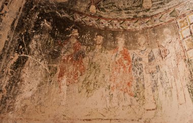 Kapadokya - 29 Nisan 2016: Yok edilen iç Kilisesi haçlar üç, Kapadokya, Unesco Dünya Mirası Rose vadide erken Ortodoks Hıristiyan fresk ile