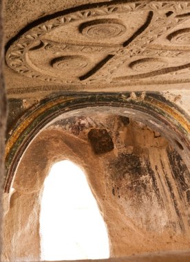 Kapadokya - 29 Nisan 2016: Yok edilen iç Kilisesi haçlar üç, Kapadokya, Unesco Dünya Mirası Rose vadide erken Ortodoks Hıristiyan fresk ile