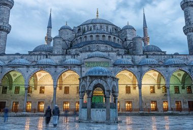 Istanbul, Türkiye - 20 Nisan 2016: Sultan Ahmed Camii Istanbul'günbatımı sırasında Mavi Cami diye bilinen. Türkiye