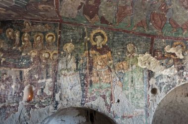 Kapadokya - 25 Nisan 2016: Yok edilen iç erken ortodox Hıristiyan fresk Ihlara Vadisi Kapadokya, Orta Anadolu, Türkiye ile Saint George Kilisesi