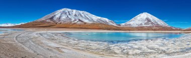 Laguna Verde volkan Licancabur Eduardo Avaroa and Fauna Ulusal rezerv, Bolivya'nın eteklerinde.