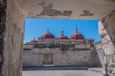 Saint Paul Kilisesi (Iglesia de san Pablo) içinde Mitla, Oaxaca, Meksika.