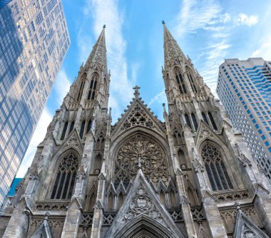 Alt görünümü St. Patrick Katedrali New York, ABD.