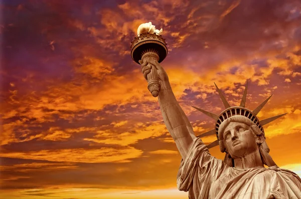 Statuia Libertății Fundal Dramatic Cerului New York Statele Unite Ale — Fotografie, imagine de stoc