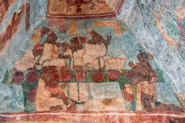 Bonampak, Chiapas, Meksika 21 Aralık 2019: Bonampak Tapınağı 'ndaki antik duvar resimleri, klasik Maya döneminden. Tablolar Maya yaşamının hikayesini gösteriyor..
