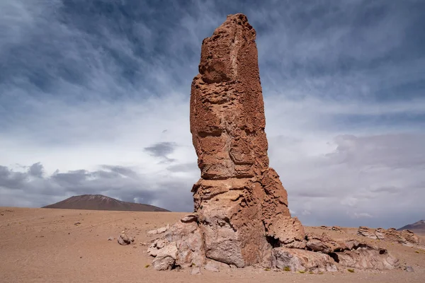 智利阿塔卡马沙漠洛斯弗拉门科斯国家保护区Salar Tara的Pacana Monjes Pacana石层 — 图库照片