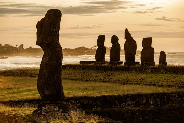 Tahai Ceremonial Complex Rapa Nui Easter Island Chilean Polynesia Sunset — Stock Photo, Image