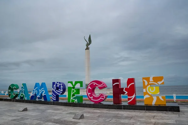 カラフルな看板カンペチェ メキシコ 12月2019の街のシンボル — ストック写真