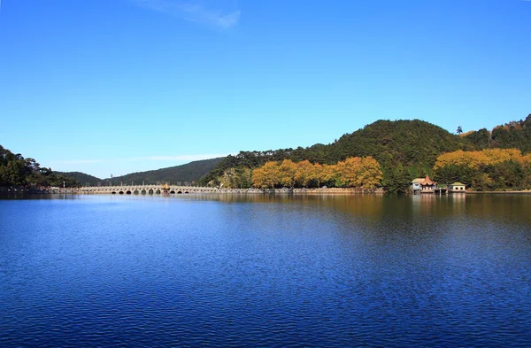 Montagna in autunno — Foto Stock