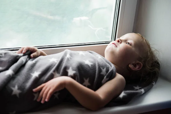 The boy on a windowsill — Stock Photo, Image