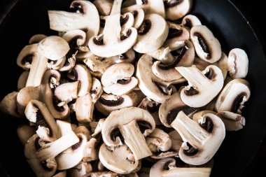 Doğranmış mantar champignon