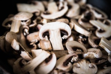 Doğranmış mantar champignon