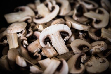 Doğranmış mantar champignon