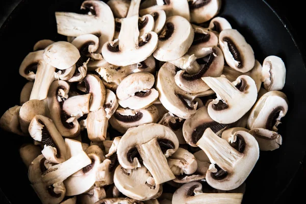 Doğranmış mantar champignon