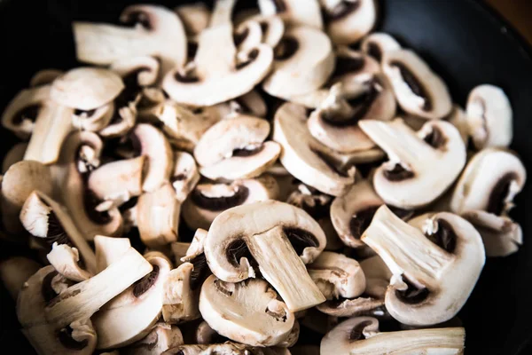 Doğranmış mantar champignon