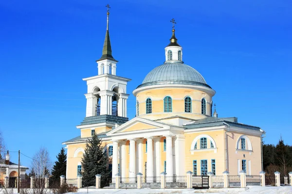 Église Orthodoxe Contre Ciel Bleu — Photo