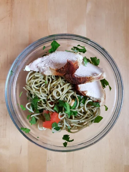 Pasta Och Kött Tallrik — Stockfoto