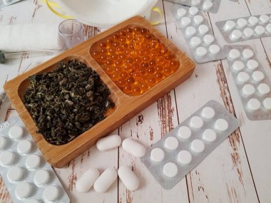 Hastalığı tedavi etmek için ilaç ve vitamin.