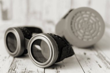 Gözlük ve steampunk stili solunum cihazı