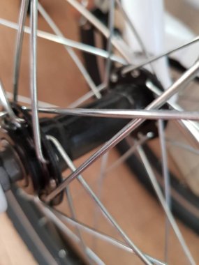 Bisiklet tekerleğinde konuşur