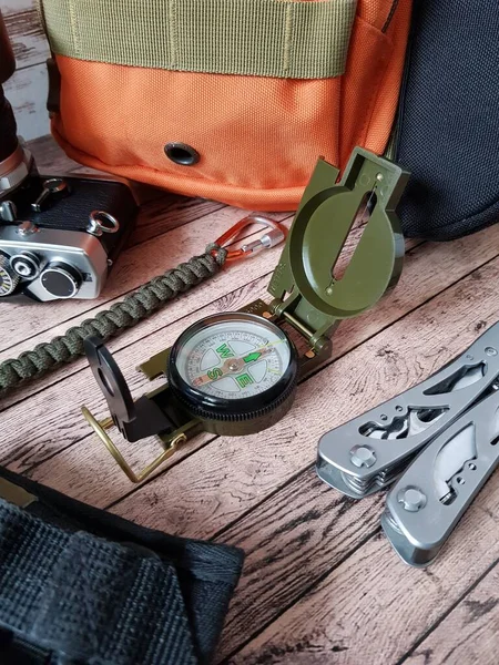 Kompass Kamera Och Multitul För Vandring — Stockfoto