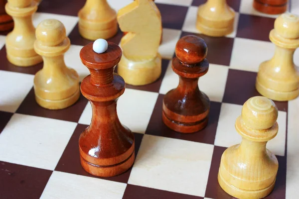 棋盘上的国际象棋皇后 — 图库照片