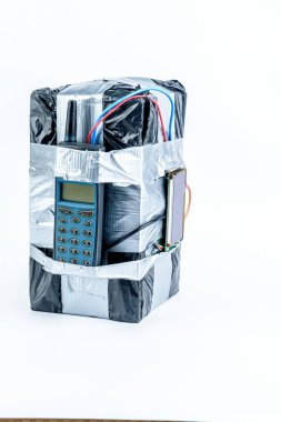 Adio kumandalı bombayla lcd ekran, cep telefonu ve renkli wir