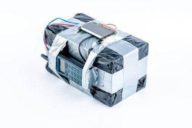 Adio kumandalı bombayla lcd ekran, cep telefonu ve renkli wir