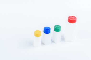 ilaç renkli kapakları olan ve farklı altında kapasitesi 