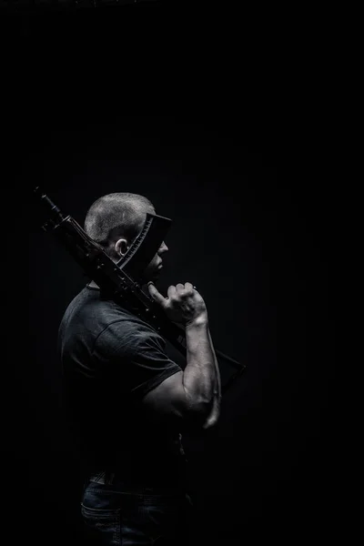 Portrait of a handsome male bodybuilder, on a black background i — Stock Photo, Image