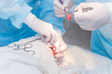 bir uzak ath üzerinde işlemler yapmak bir cerrahın doktor eller