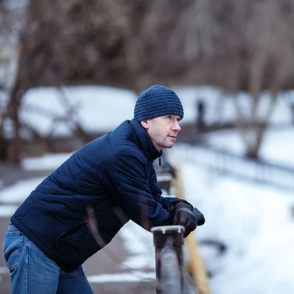 Portrait of a man in snow park in city, — Stock Photo, Image