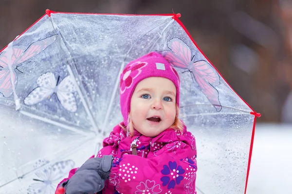 Retrato de chica bonita cerca del árbol de Navidad, invierno , — Foto de Stock